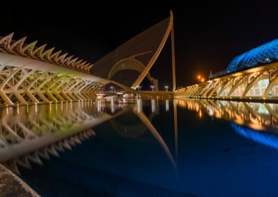 Fotografía nocturna urbana en la ciudad de las artes y las ciencias en Valencia