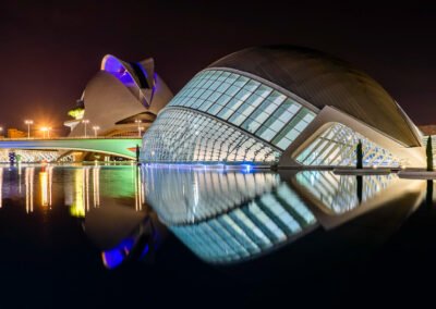 Fotografía nocturna urbana en la ciudad de las artes y las ciencias en Valencia