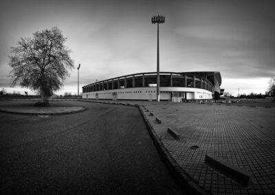 Fotografía en blanco y negro del estadio de futbol Nuevo Vivero de Badajoz